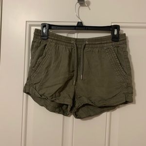 ‼️SOLD - H&M olive green shorts